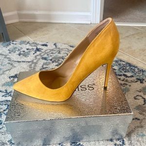 *Brand New* Mustard pump heels-Size 12
